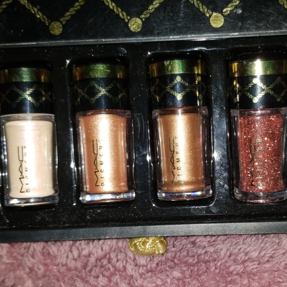 Nutcracker sweet bronze pigments and glitter kit